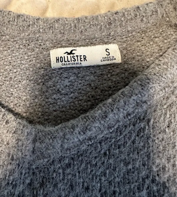 Hollister Grey sweater - Image 3