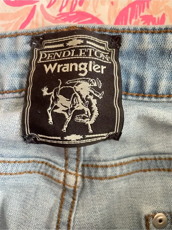 Wrangler X Pendelton Women's Trumpet Flare Jean in Light Wash Denim Size 32 Rare - Image 5
