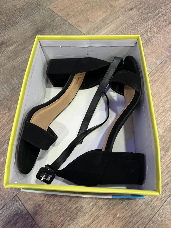 black heels - Image 5