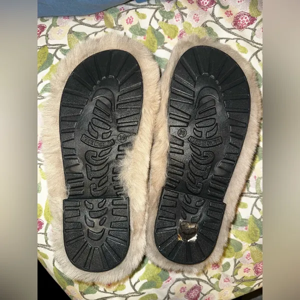 NWOB Faux Fur Slippers In Tan - Image 8