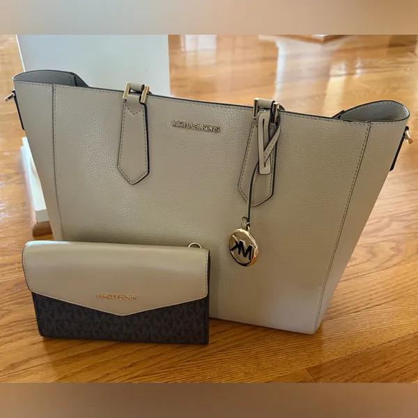 MICHAEL Michael Kors Kimberly Large Beige Tote and Mini Detachable Wallet - Image 8