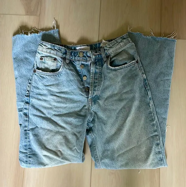 Light Wash Jeans - Image 4