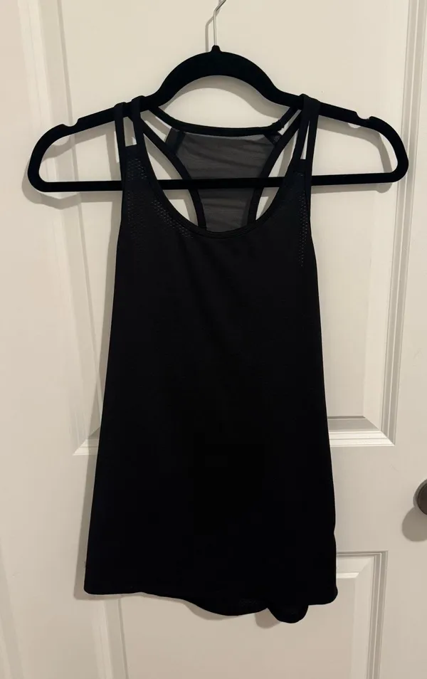 Black sleeveless workout top Size M - Image 2