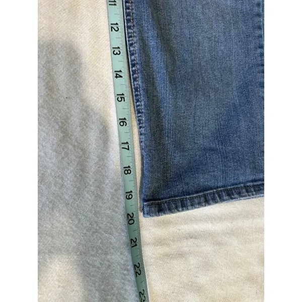 Christopher & Banks Med Denim Capri Size‎ 10 Mid Rise Pockets Zip - Image 7