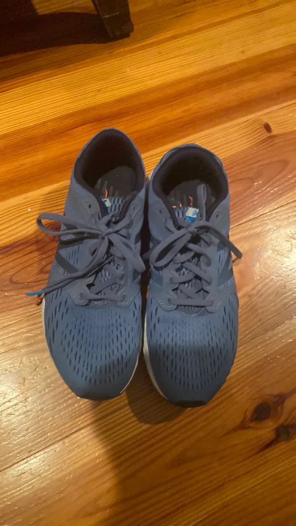 New Balance Size 10.5 - Image 2