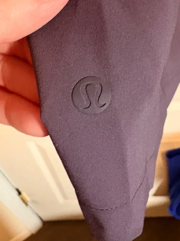 Lululemon Button-Down Shirt. NWT SZ Medium Atmospheric Purple - Image 6