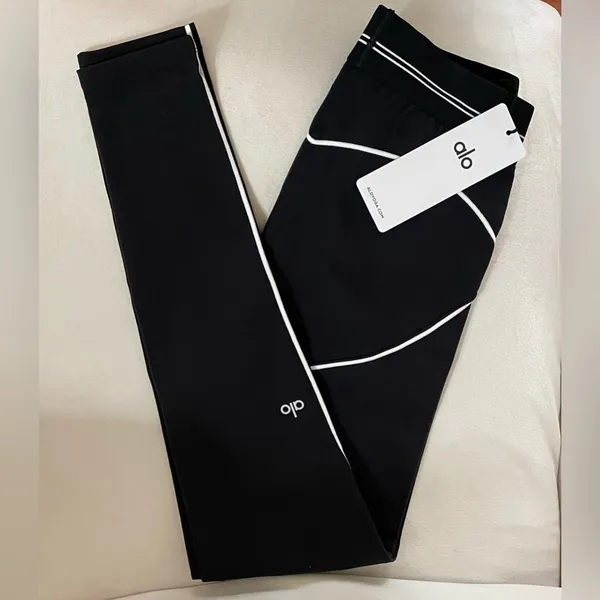 ALO Yoga NWT Airbrush High Waist Heart Throb Leggings Black White Size M - Image 8