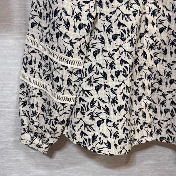 Haver + Blair London Navy Leaf Print Ruffle Neck Crochet Sleeve Blouse Medium - Image 4