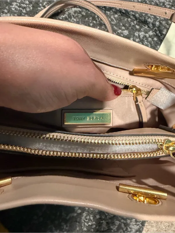 Tory Burch Quilted Taupe Tote Bag with Gold Hardware - Image 8