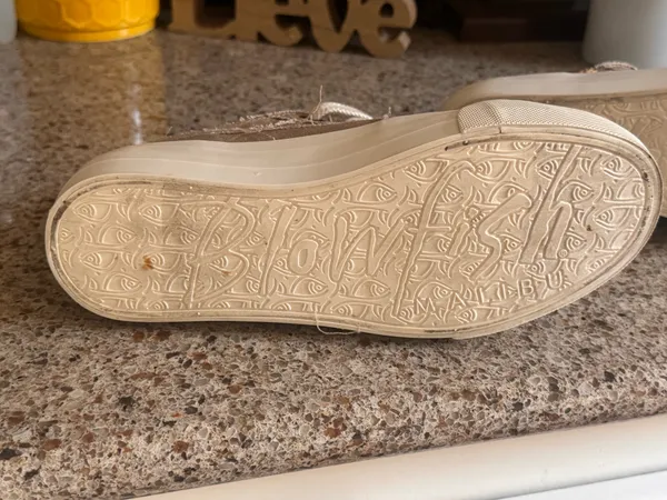 Rocket Dog Sneakers 6.5 with unique embroidery design - Image 6