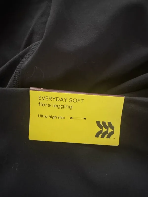 All in motion Women's Everyday Soft Ultra High-Rise Flare Leggings - Image 12