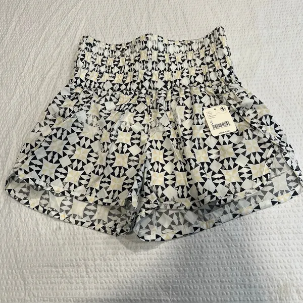 Free people triangle pattern high rise shorts NWT S women - Image 2