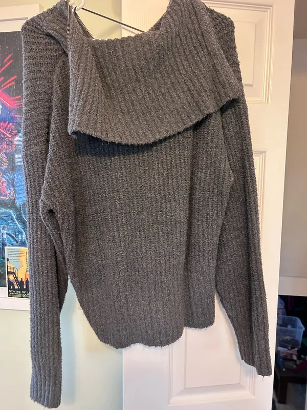 Universal Threads Sweater - Image 3