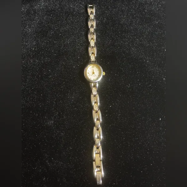 Christian Benet FMDCB633 Mother F Pearl Face Gold Classic Diamond Bracelet Watch - Image 3
