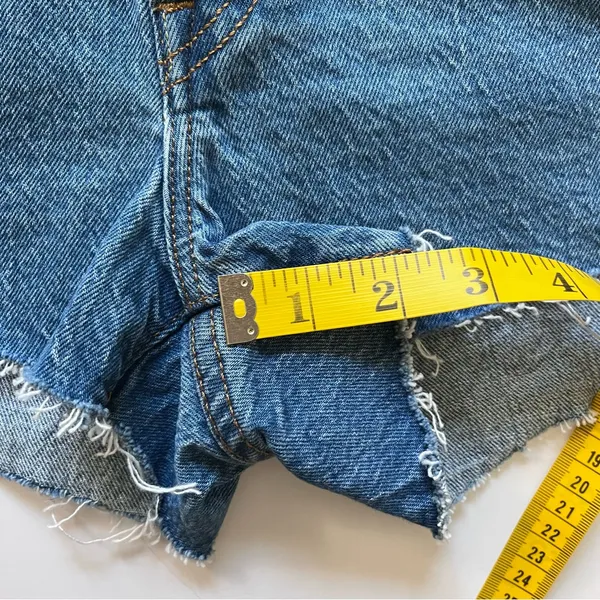 Levi's 501 Women's Distressed Cut-Off Shorts with Raw Hem Button Fly Size 33 NWT - Image 8