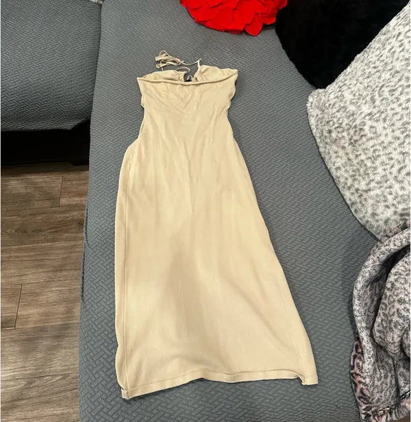 Hera Collection beige dress with tie up detail - Image 3