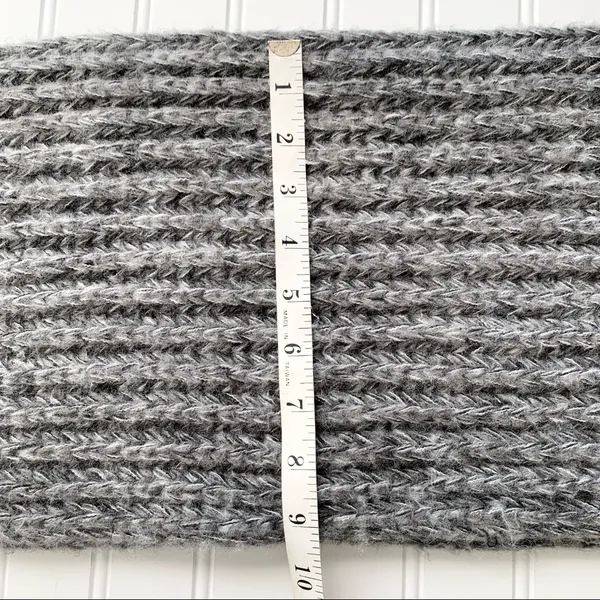 Gap Gray Soft Large Scarf - Image 5