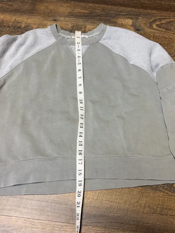 Marine Layer Cloud 9 Cropped Pullover Sweatshirt Women's Medium Shadow Green - Image 4
