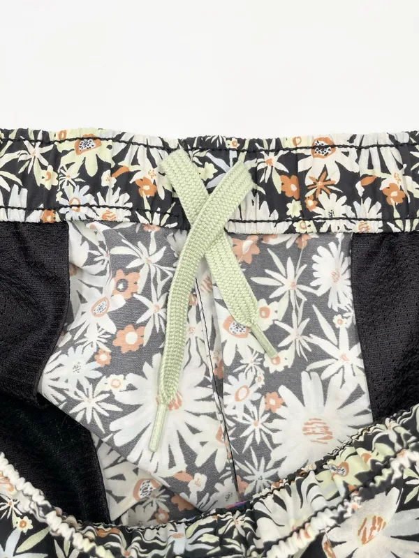 Patagonia Women's 2.5" Barely Baggies Multifunction Shorts Size Small Floral - Image 6