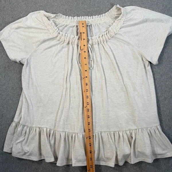 Cato Women's Large Beige Short Sleeve Peasant Blouse Ruffled Hem Button Front - Image 5
