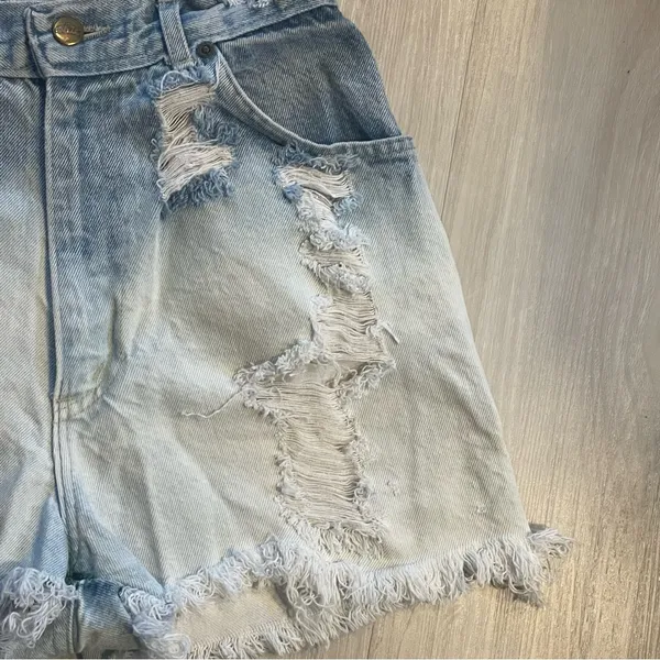 Chic Ombre dip dye ripped blue white denim jean shorts size 2 frayed hem - Image 6