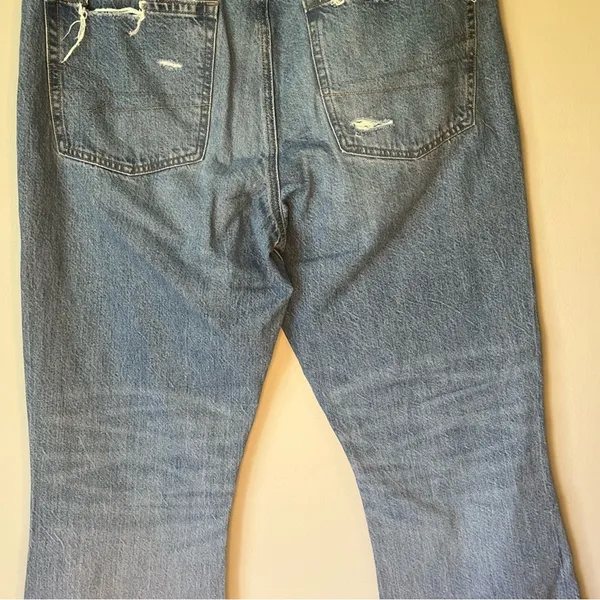 American Eagle Light Wash Distressed Flare Jean Size 12 Long - Image 8