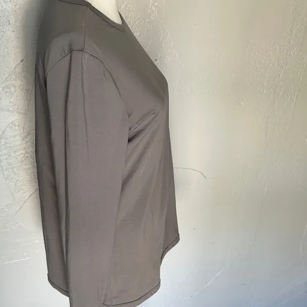 Elegant Women's Light Gray Pajama Set Size XL - Image 12