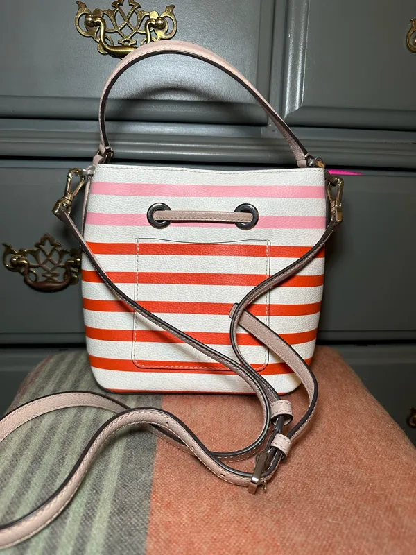 Kate spade New York Eva stripe small bucket bag - Image 4