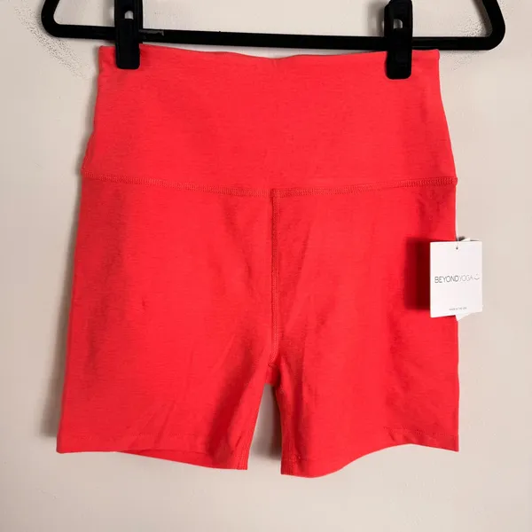 Beyond Yoga Spacedye Racerback Bra and High Waisted Biker Short Set Coral Large - Image 6