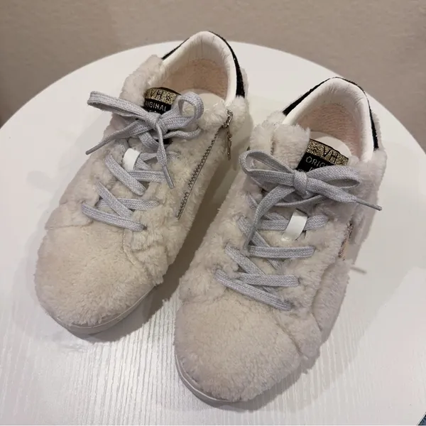 Vintage Havana Women's Melina Embellished Faux Fur Sneakers Size 6 Preowned - Image 3