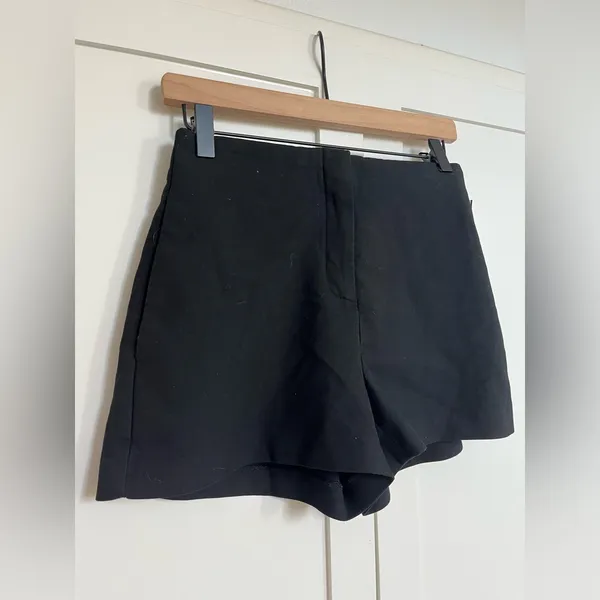 Babaton Black Tailored Mini Shorts - Image 3