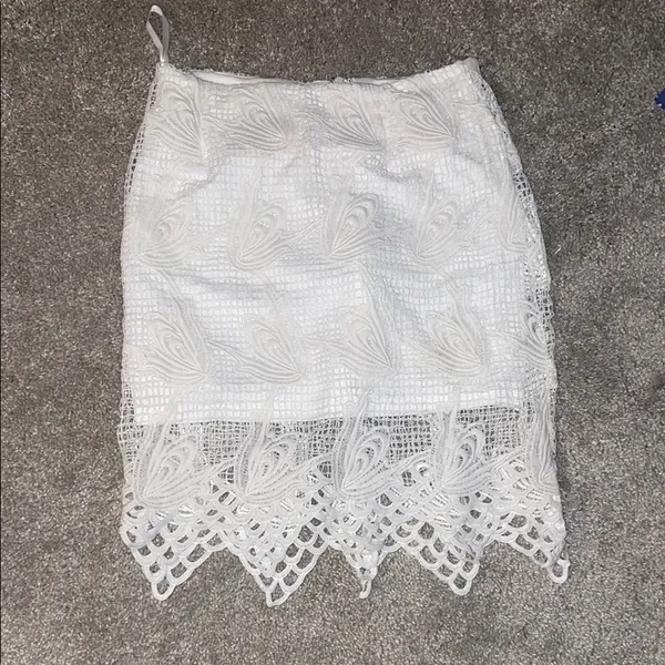 Sans Souci Elegant White Lace Skirt bridal size small - Image 2