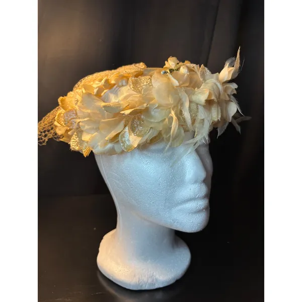 Suzy et Paulette Chapeaux Vintage Floral‎ Pillbox Hat with Veil Champagne Pearl - Image 2