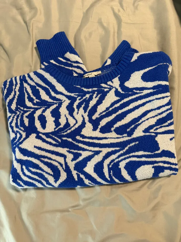 Subdued Cropped Sweater Size M - Image 2