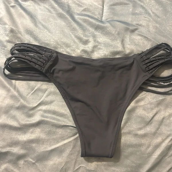 Skims rhinestone swim strappy bikini bottom in gunmetal size 2X - Image 8
