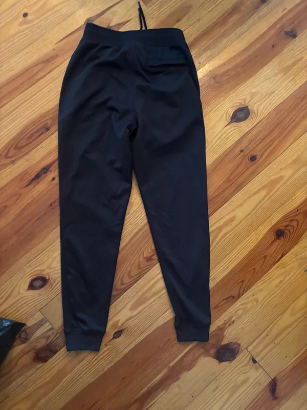 Under Armoursize small joggers with zip pockets  - Image 2