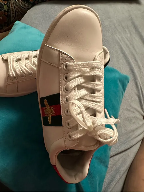 Gucci White Leather Sneakers with Red and Black Heel Tabs and Green-Red Web - Image 3