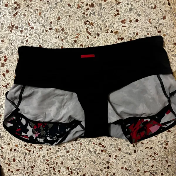 Lululemon Run Speed Shorts in the "Pop Cut Boom Juice" size 6 - Image 5