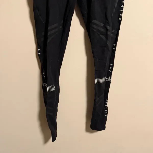 ALO YOGA Airbrush Legging in Black Chakra- Size Small - Image 6