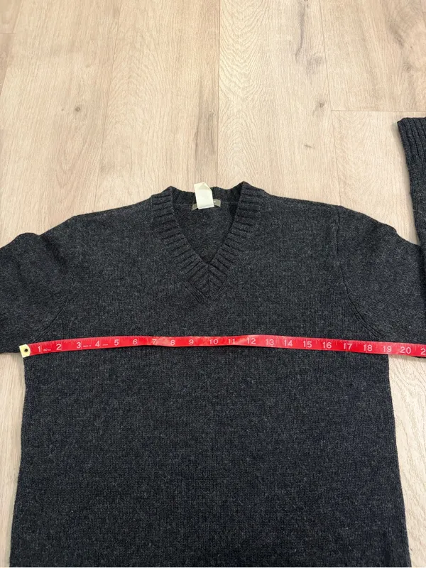 100% Lambswool Grey Black V Neck Sweater - Image 5