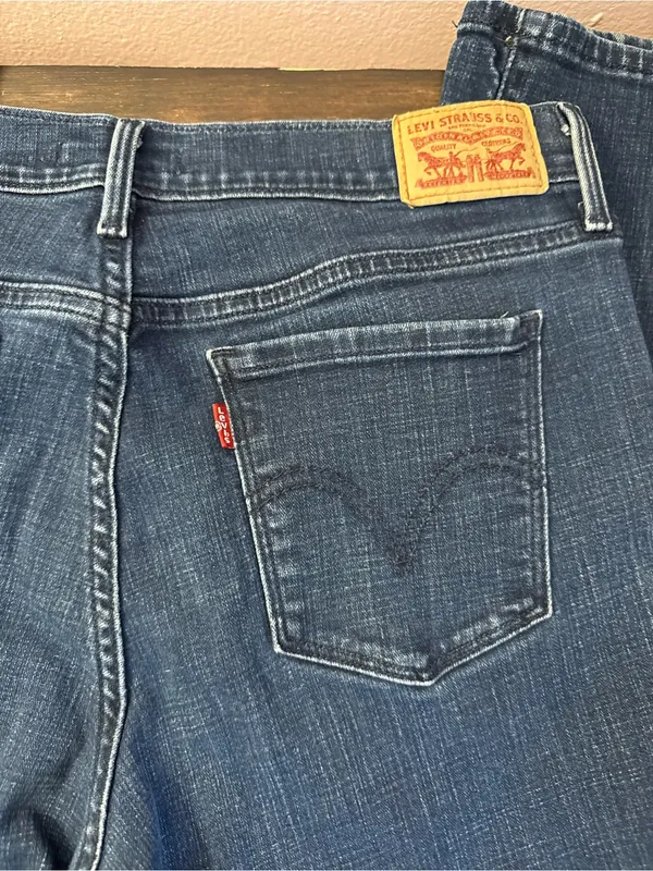 505 Straight Levi's Straight Leg Jeans in Dark Blue Wash - Image 8