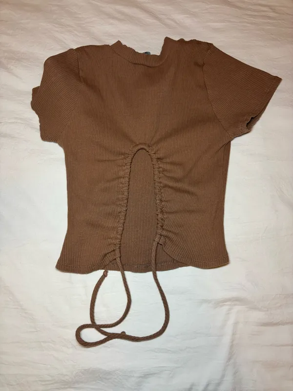 Tilly's Brown crop top with unique tie back - Image 3