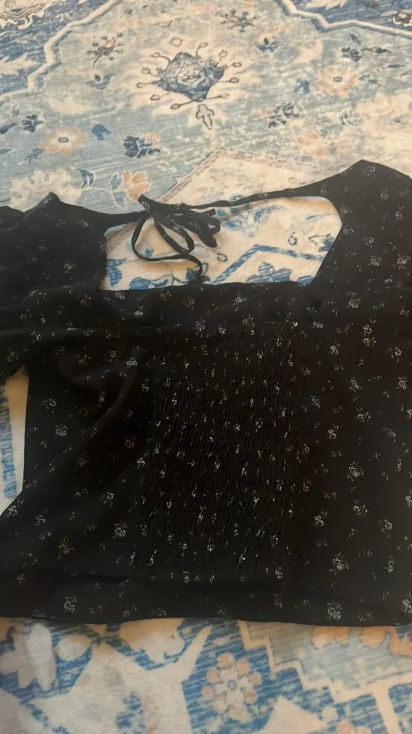 Black floral tie back top with puff sleeves - Image 3
