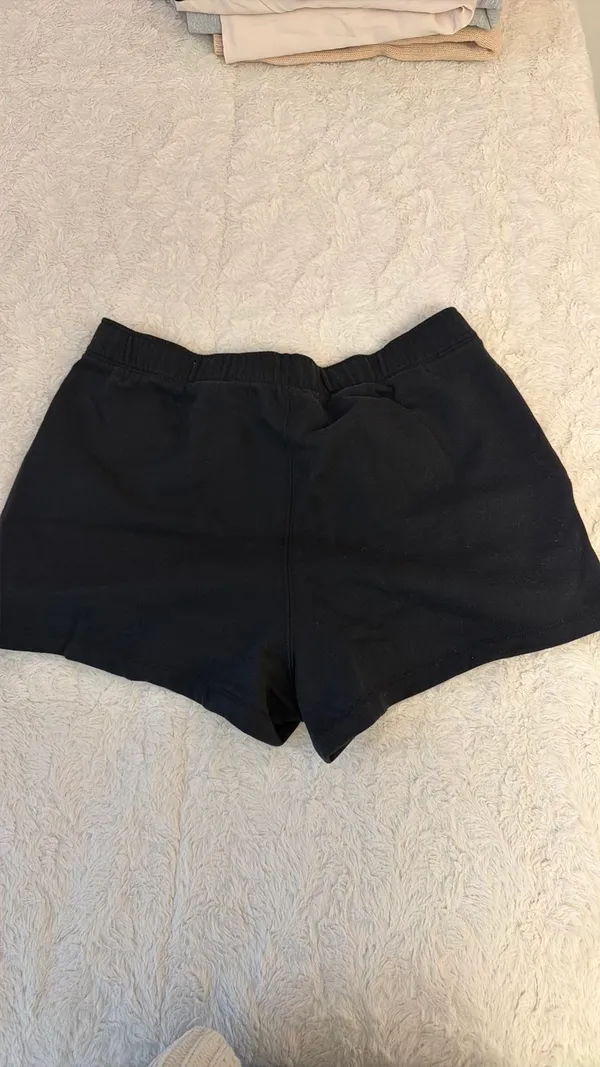 hollister shorts - Image 2