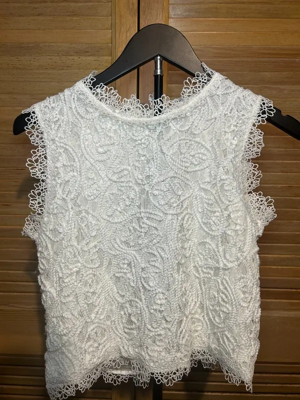 Chicwish Diva Full Lace Crochet Round Neck Sleeveless Crop Top Size M - Image 2