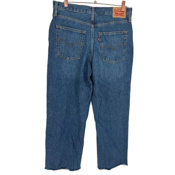 Levi’s Women’s 94 Baggy Cropped Raw Hem‎ Jeans Size 30 - Image 2