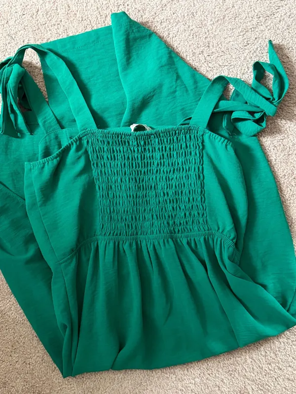 Kelly green slit dress Size M - Image 2