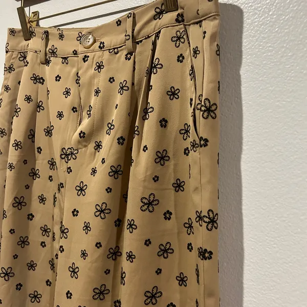 Le lis Floral Print Tan Pants - Image 3