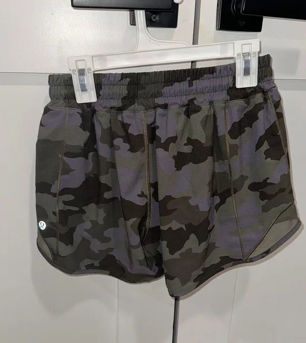 Lululemon Hotty Hot Shorts 4” - Image 2