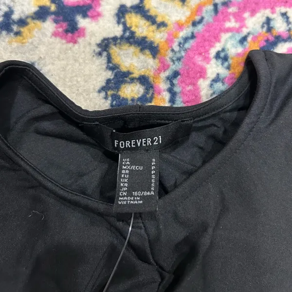 NWT Forever 21 Black Cropped Cinch Scrunch Going Out Top - Image 3